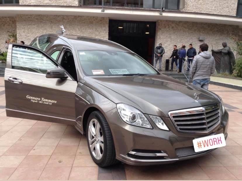 Auto funebre Mercedes Gennaro Tammaro a Napoli